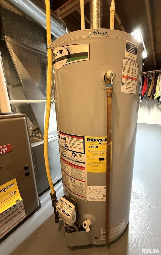 709 W Monmouth St, Abingdon, IL 61410 - utilities featuring water heater