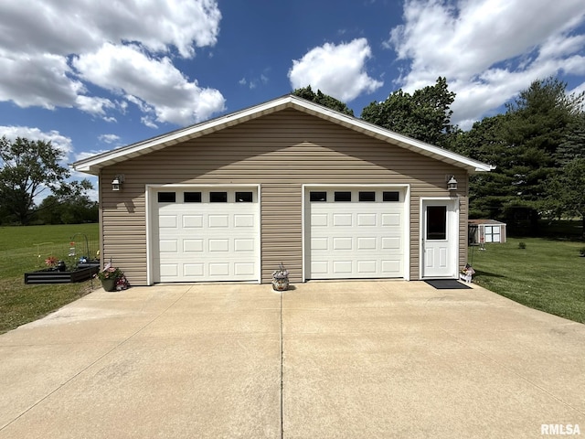 709 W Monmouth St, Abingdon, IL 61410 - view of detached garage