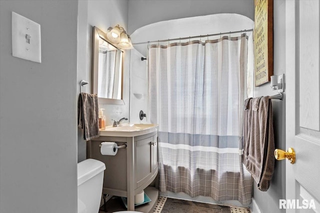 2557 S 6th St, Springfield, IL 62703 - bathroom with vanity, toilet, and curtained shower