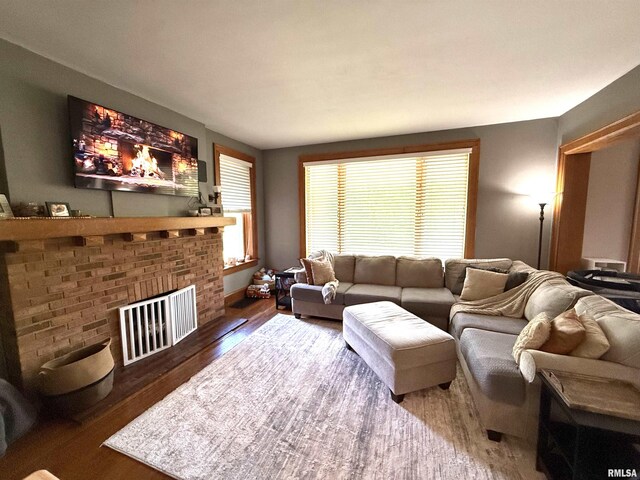 344 S 24th St, Quincy, IL 62301 - living area featuring wood finished floors