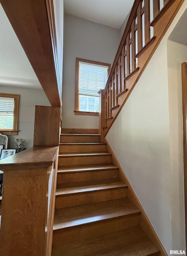344 S 24th St, Quincy, IL 62301 - view of staircase