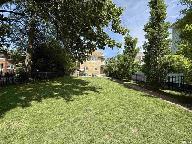 344 S 24th St, Quincy, IL 62301 - view of yard
