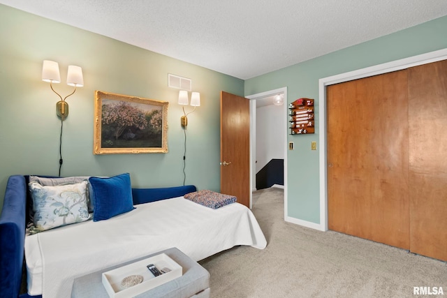 704 Rickard Rd, Springfield, IL 62704 - bedroom featuring carpet floors, a closet, a textured ceiling, and baseboards