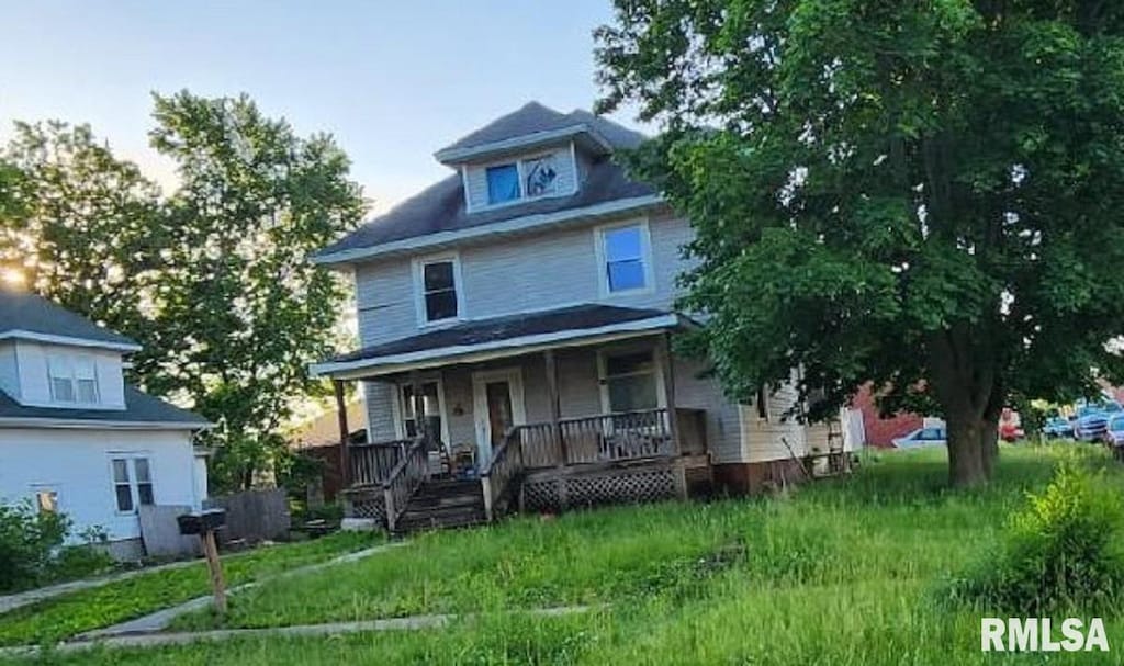 310 N Dean St, Bushnell, IL 61422 - american foursquare style home with covered porch