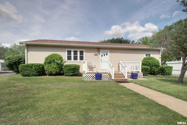 130 S State St, Mendon, IL 62351 - view of front facade featuring a front lawn