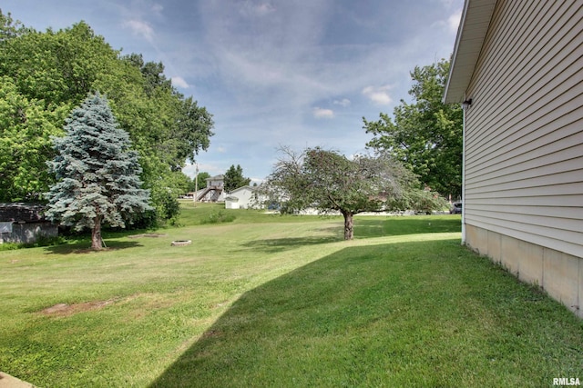 130 S State St, Mendon, IL 62351 - view of green lawn