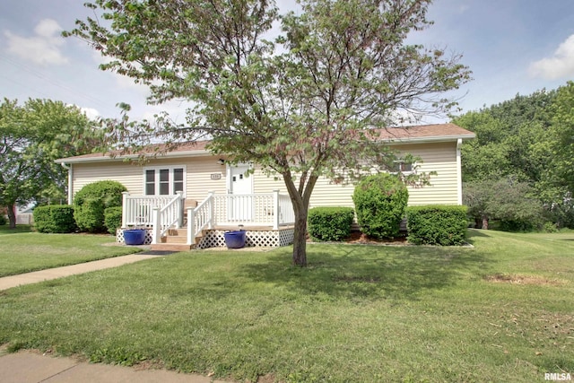 130 S State St, Mendon, IL 62351 - view of front of property with a front lawn