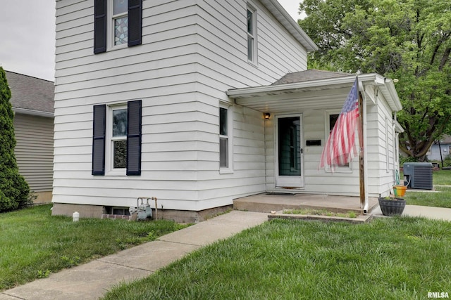 2911 Hampshire St, Quincy, IL 62301 - view of front of house with cooling unit and a front lawn
