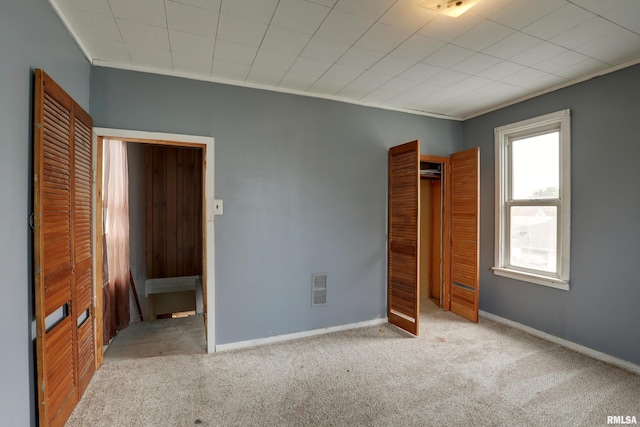 2911 Hampshire St, Quincy, IL 62301 - unfurnished bedroom featuring carpet, a closet, ornamental molding, baseboards, and heating unit