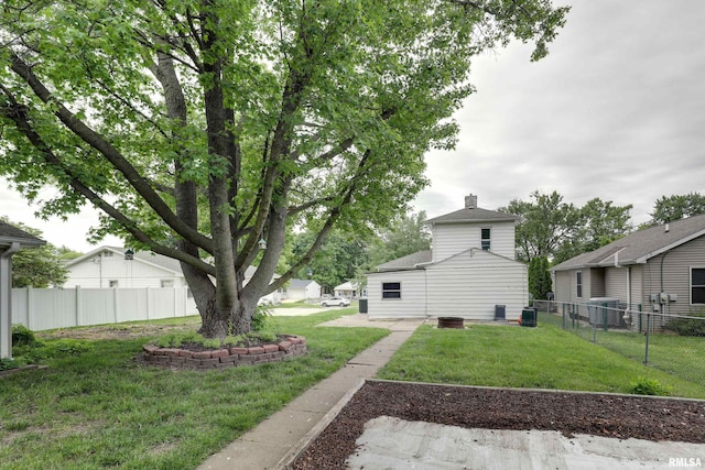2911 Hampshire St, Quincy, IL 62301 - view of yard featuring central AC unit