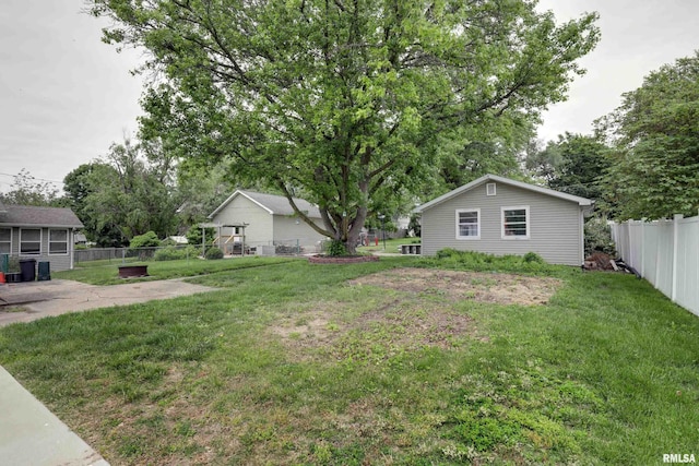 2911 Hampshire St, Quincy, IL 62301 - view of yard featuring a patio area