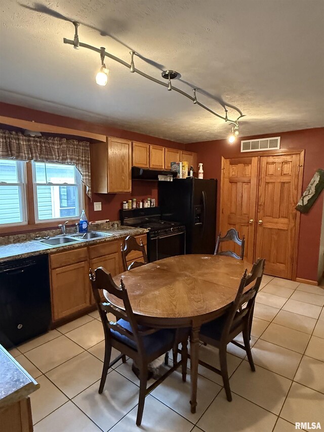 515 Morgan St, Chapin, IL 62628 - dining area with light tile patterned flooring and a textured ceiling