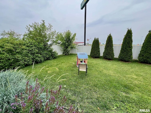 409 W Main St, Williamsville, IL 62693 - view of fenced backyard