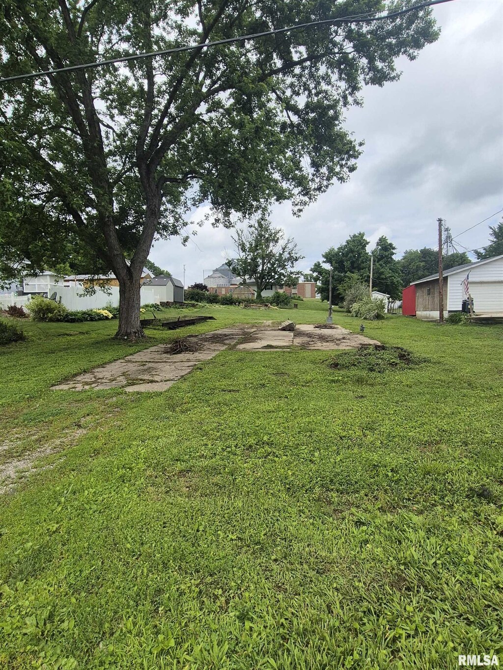 317 W Main St, Pleasant Plains, IL 62677 - photo 2