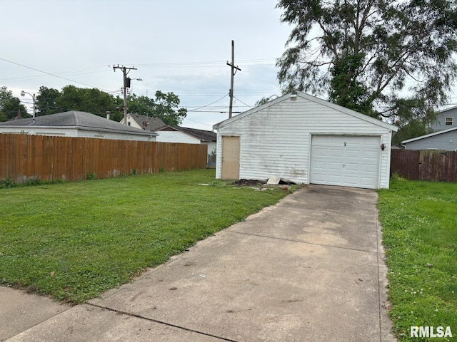 1614 E Converse Ave, Springfield, IL 62702 - view of yard featuring an outdoor structure and driveway