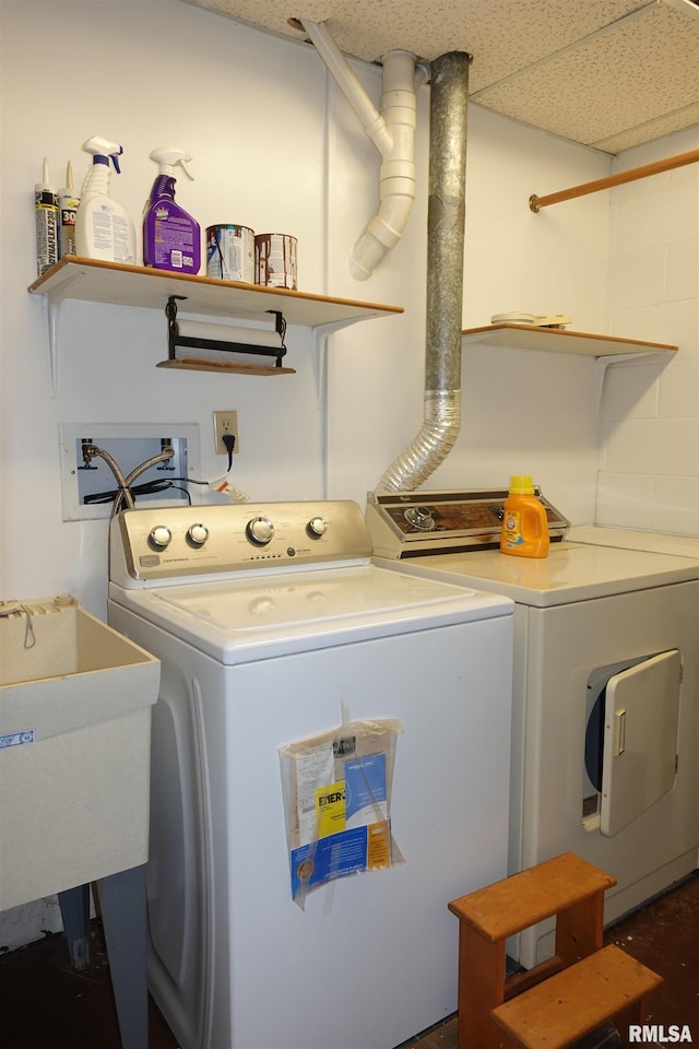 255 S Soangetaha Rd, Galesburg, IL 61401 - laundry room featuring washer and dryer