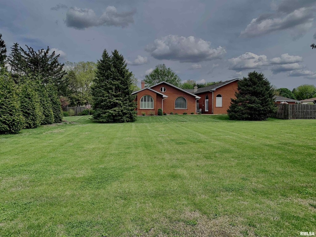 510 Westwinds Dr, Jacksonville, IL 62650 - photo 2