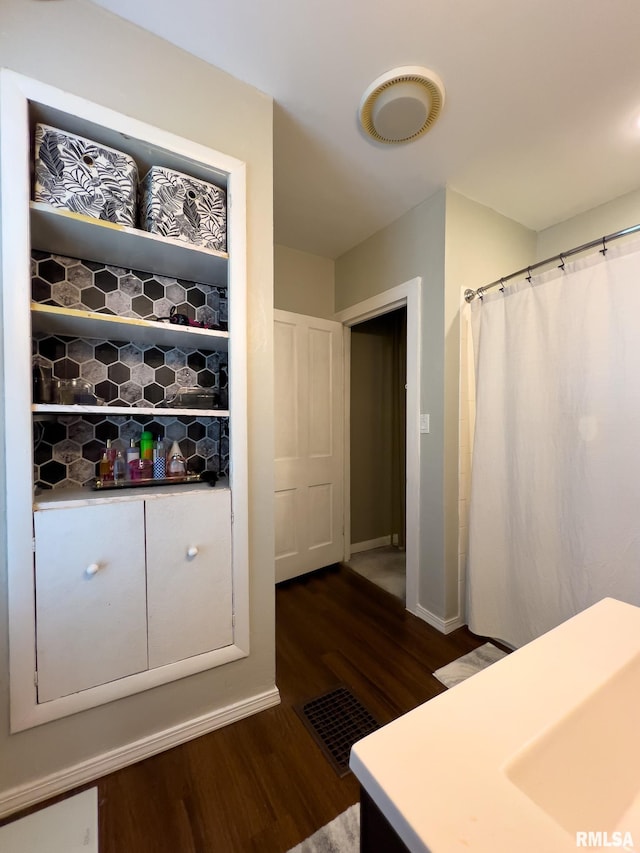 306 N Jefferson St, Abingdon, IL 61410 - bathroom with wood finished floors and baseboards