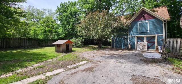 1262 N Broad St, Galesburg, IL 61401 - view of yard