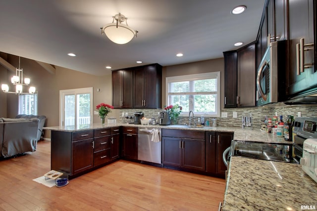507 W Fairway Dr, Quincy, IL 62305 - kitchen with appliances with stainless steel finishes, a sink, healthy amount of natural light, light wood-type flooring, and vaulted ceiling