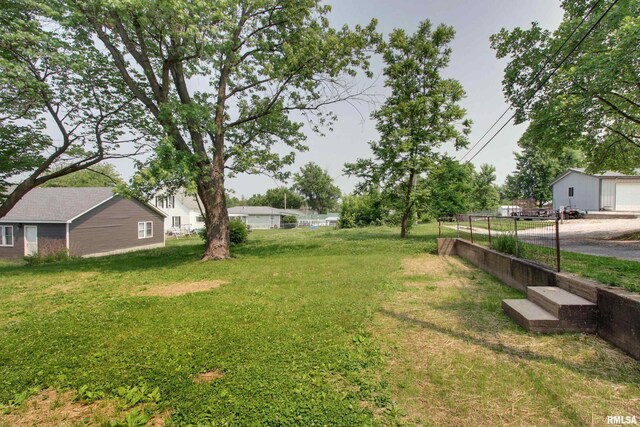 216 E Benson St, Pittsfield, IL 62363 - photo 25