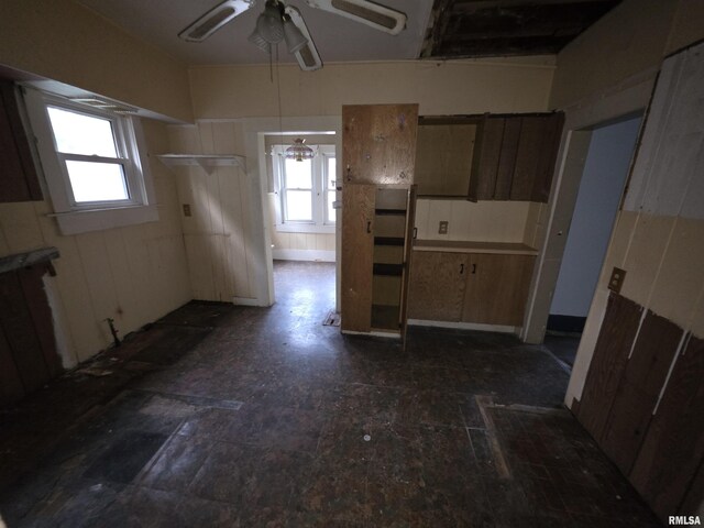 2040 S 5th St, Springfield, IL 62703 - kitchen with a ceiling fan