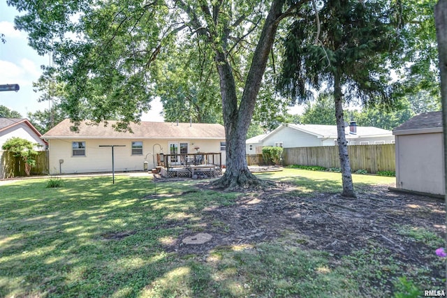 909 E Heights Ave, Taylorville, IL 62568 - back of house featuring a fenced backyard and a wooden deck