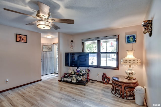909 E Heights Ave, Taylorville, IL 62568 - living area featuring a ceiling fan, wood finished floors, and a textured ceiling