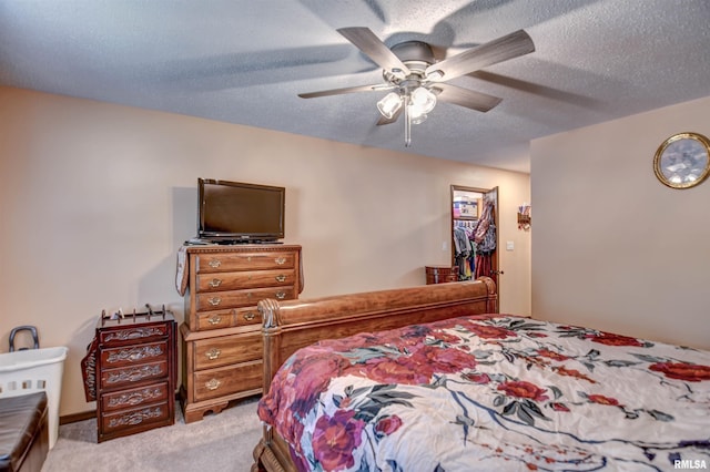 909 E Heights Ave, Taylorville, IL 62568 - bedroom with carpet flooring, ceiling fan, a walk in closet, and a textured ceiling