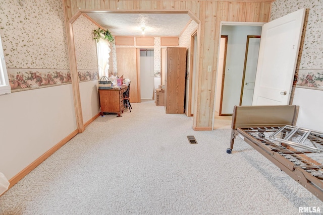 128 Macarthur Blvd, Pana, IL 62557 - hallway with wallpapered walls, carpet, and baseboards
