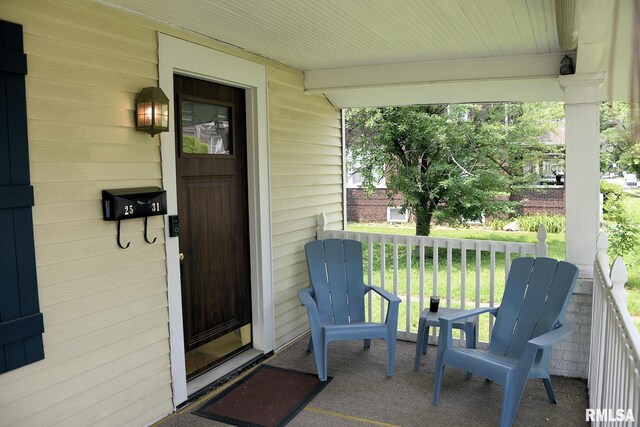 2531 Yale Blvd, Springfield, IL 62703 - property entrance with a porch