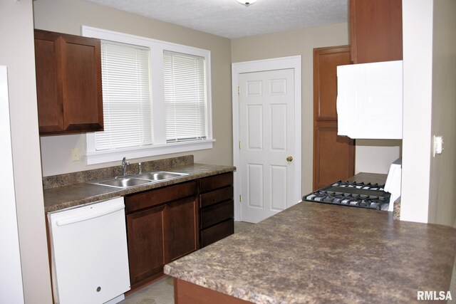 2531 Yale Blvd, Springfield, IL 62703 - kitchen featuring dishwasher, a sink, dark countertops, range, and a textured ceiling