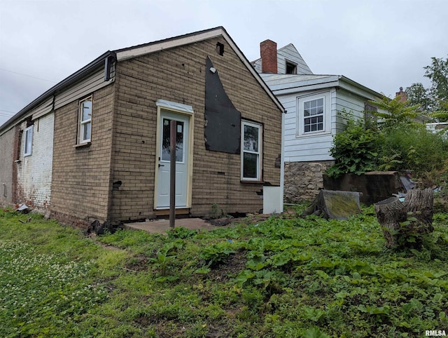 420 Kentucky St, Quincy, IL 62301 - view of front of property with a chimney