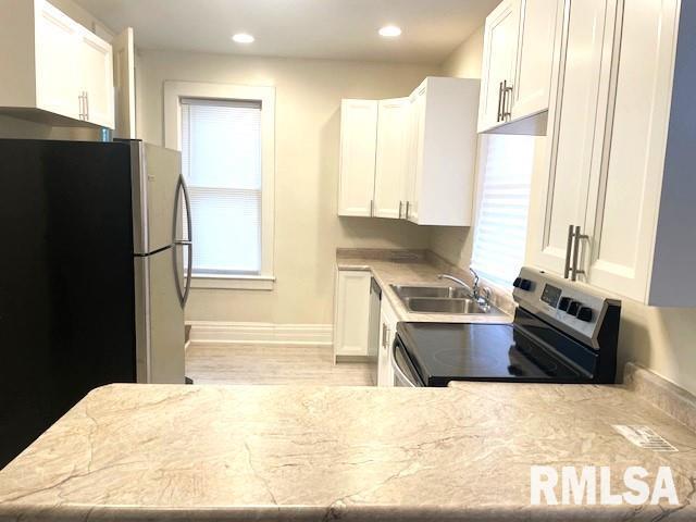 930 N 8th St, Springfield, IL 62702 - photo 13
