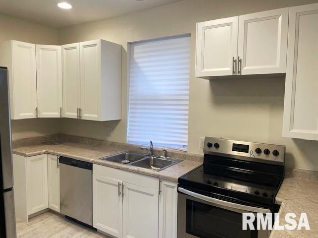 930 N 8th St, Springfield, IL 62702 - photo 10
