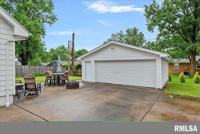 2054 Cambridge Rd, Springfield, IL 62704 - view of detached garage