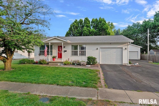 122 W Chapin St, Litchfield, IL 62056 - single story home featuring a garage and driveway