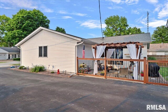122 W Chapin St, Litchfield, IL 62056 - view of front of home featuring a pergola