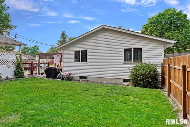 122 W Chapin St, Litchfield, IL 62056 - view of rear view of property