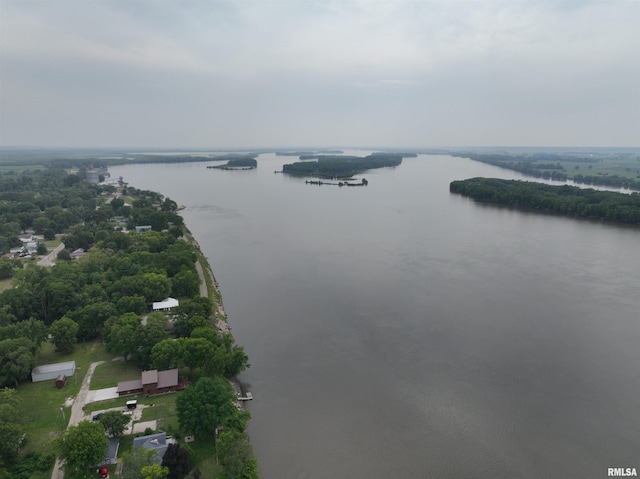 100 Fulton St, Oquawka, IL 61469 - aerial view of property and surrounding area with a large body of water
