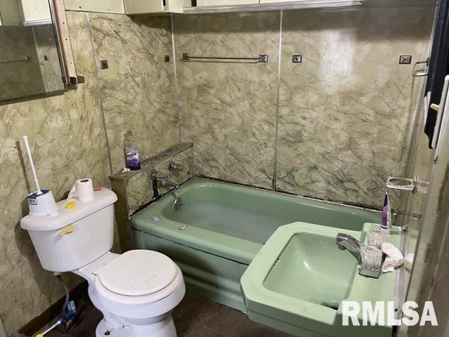 1437 E Division St, Decatur, IL 62526 - photo 11