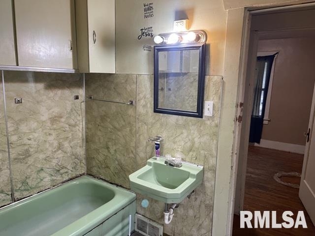 1437 E Division St, Decatur, IL 62526 - photo 8