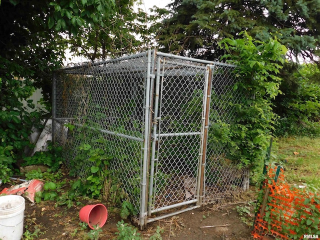 208 W Reynolds St, Springfield, IL 62702 - view of gate