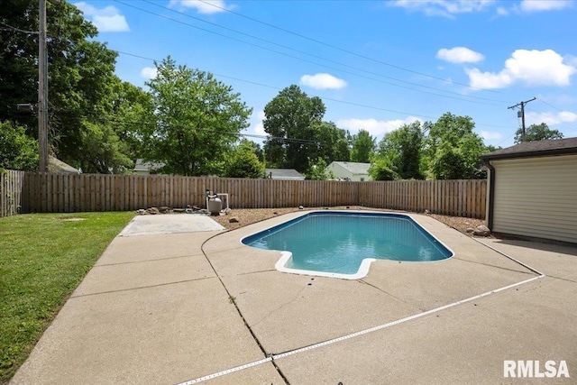 3024 Allis St, Springfield, IL 62703 - view of swimming pool featuring a patio