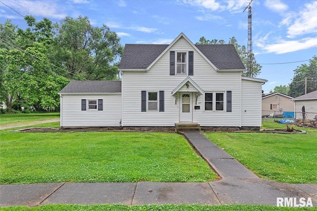 417 W Franklin St, Girard, IL 62640 - traditional-style home featuring a shingled roof