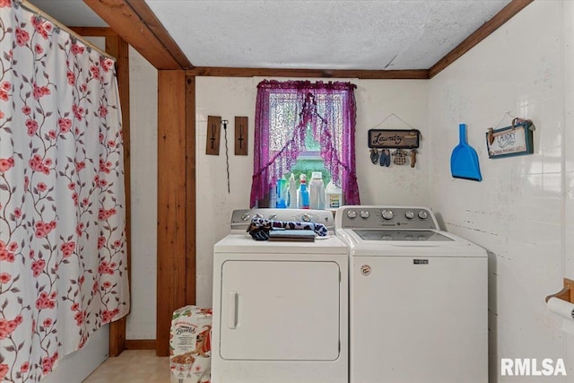 417 W Franklin St, Girard, IL 62640 - laundry area with independent washer and dryer and a textured ceiling