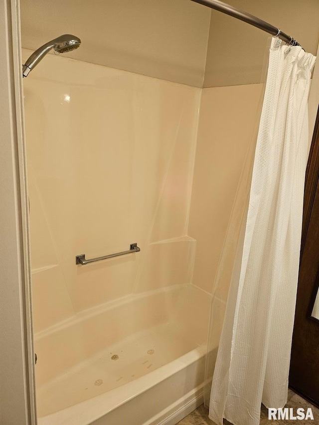 12862 Winnebago Dr, Plainview, IL 62685 - view of full bath