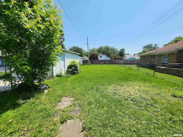 2240 Holmes Ave, Springfield, IL 62704 - view of yard