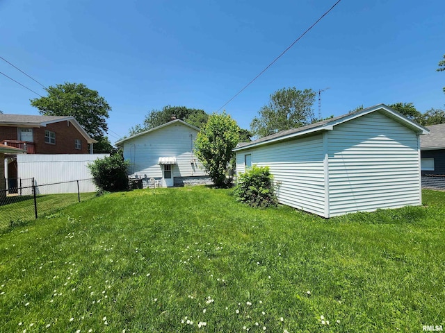 2240 Holmes Ave, Springfield, IL 62704 - view of yard