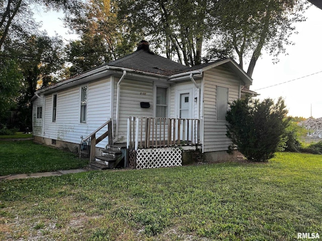 3208 E Elm St, Springfield, IL 62702 - view of front of home with a front lawn